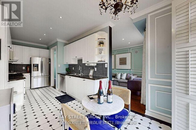 Photo du bâtiment - 37 Whisperwood Rd