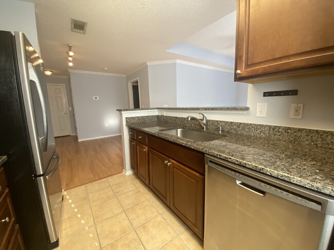 Foto del edificio - Updated One Bedroom Condo In The Reserve a...