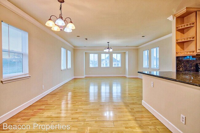 Building Photo - 702 W MacArthur Blvd