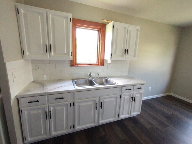 Building Photo - 574 Willow Park Rd, Elyria OH