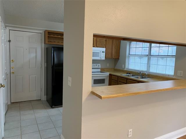 Building Photo - 2211 Forestbrook Dr