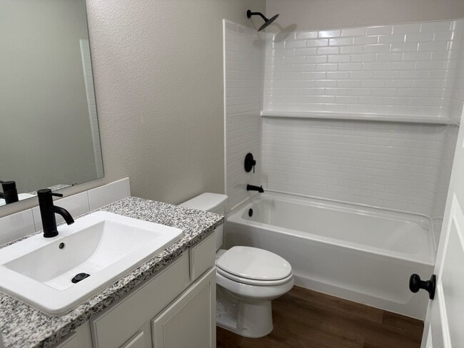 Foto del edificio - 10307 Creek St