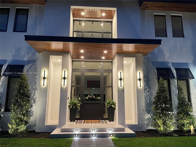 Building Photo - 1515 Urbino Ave