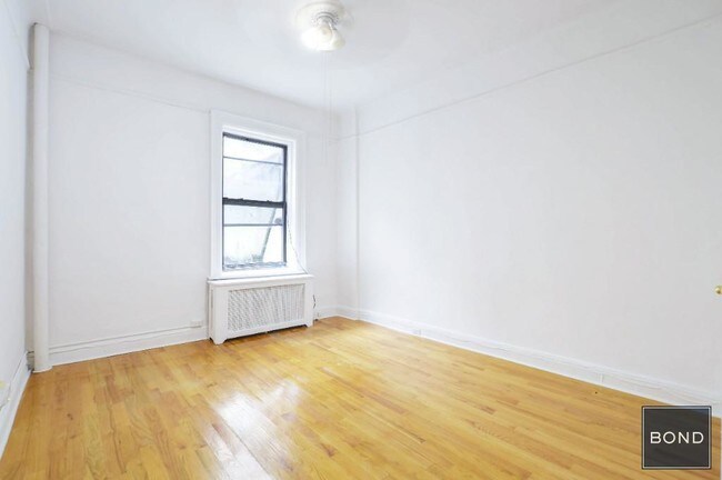 Building Photo - 239 W 72nd St