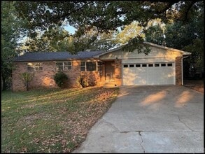 Building Photo - 604 Springwood Dr