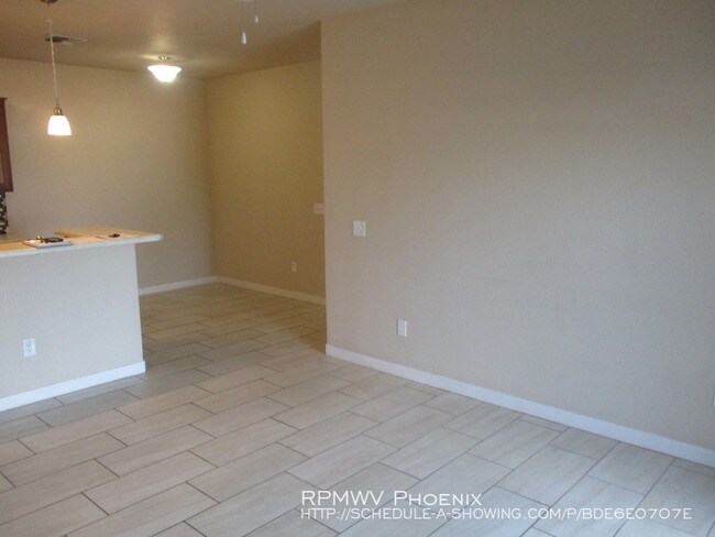 Building Photo - 2525 E Siesta Ln