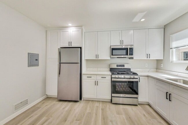 Building Photo - 1627 Sixth Avenue-02