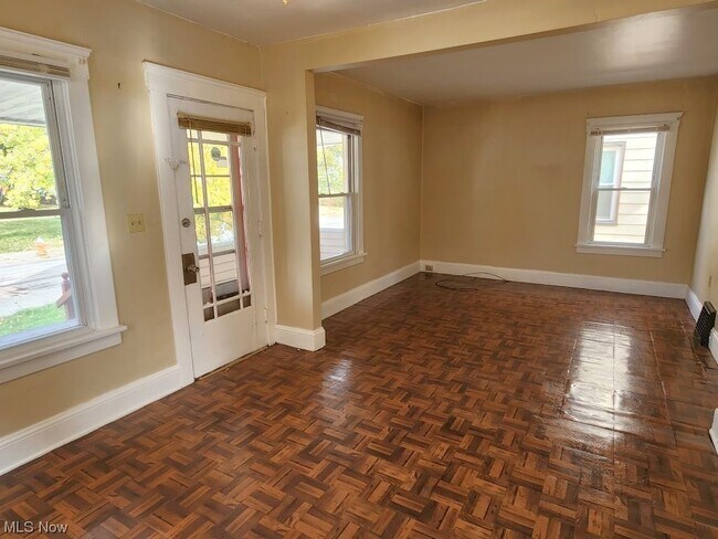 Foto del edificio - 16424 Braddock Ave