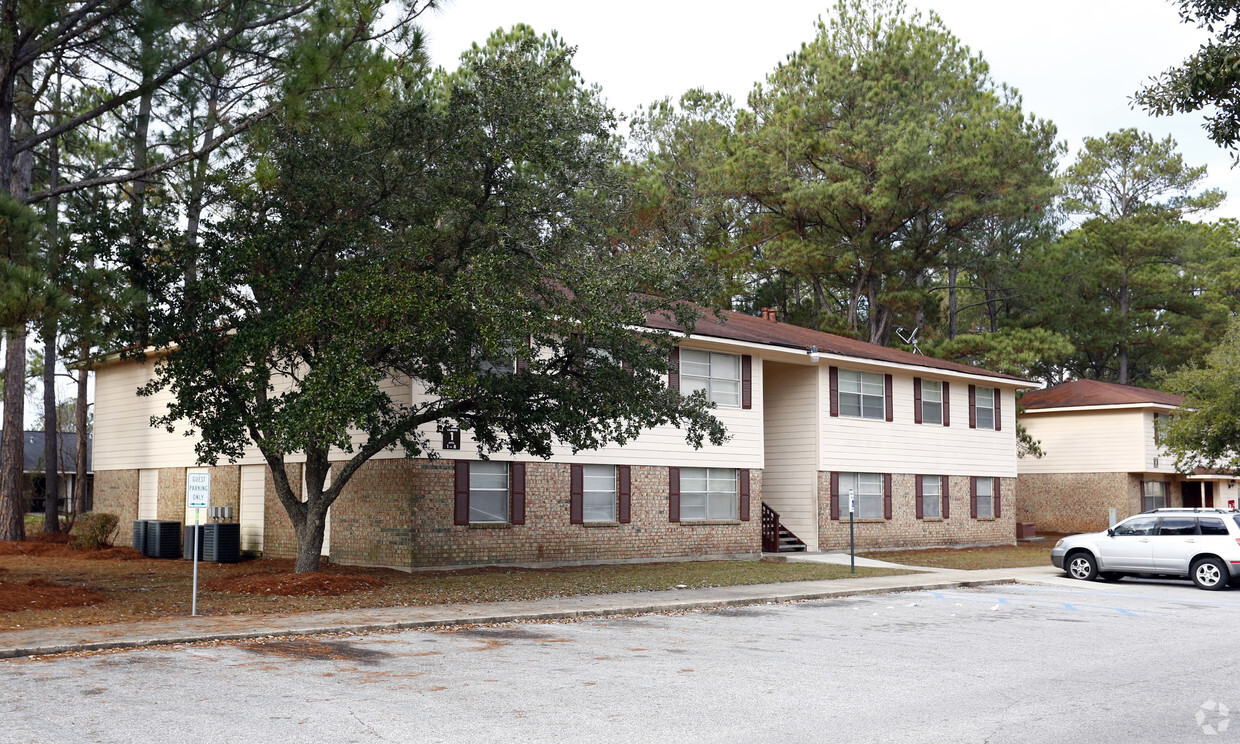 Building Photo - Woodlands Apartments