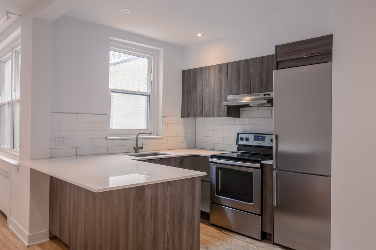 Primary Photo - 2105 Chomedey