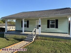 Building Photo - 702 Bon St