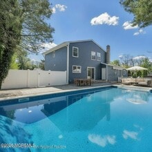 Building Photo - 1143-1145-1145 Roe Ave