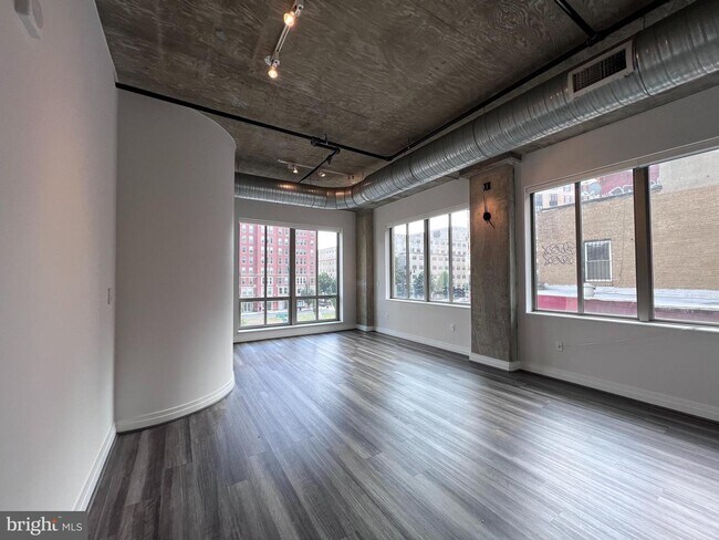 Foto del edificio - 301 Massachusetts Ave NW