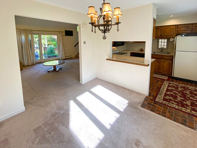 dining area - 35 Pheasant Ln