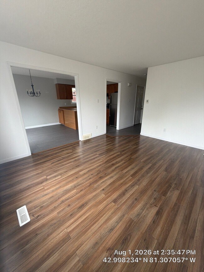 Photo du bâtiment - For Rent – 3 Bedroom Townhome in North London