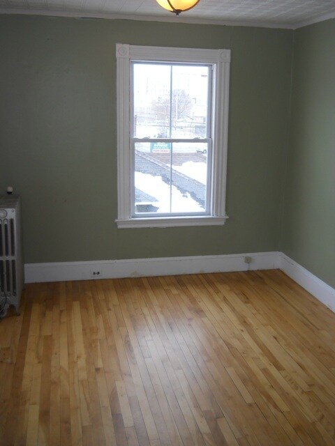 Primary Photo - 5 Catell St