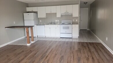 Building Photo - 4423 Bonnell Dr