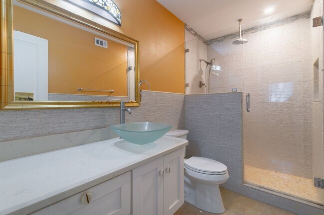 Foto del edificio - Living in Luxury!