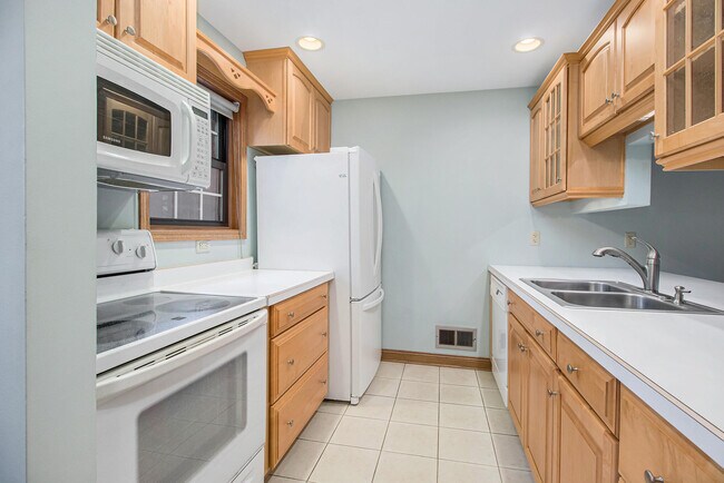 Building Photo - 3322 Pine Bluff Ln