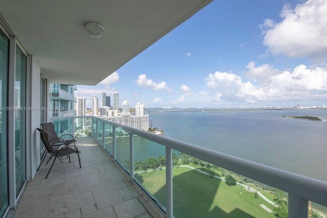 Building Photo - 1800 N Bayshore Dr