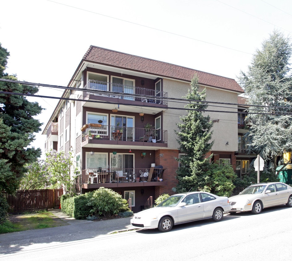 Primary Photo - Fifth Avenue Manor