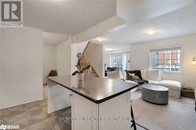 Building Photo - 46 Andean Ln