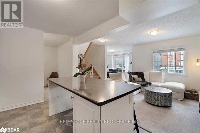 Photo du bâtiment - 46 Andean Ln