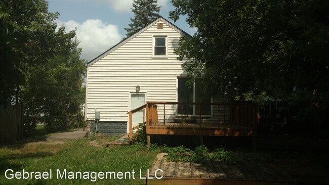 Building Photo - 646 Beach St