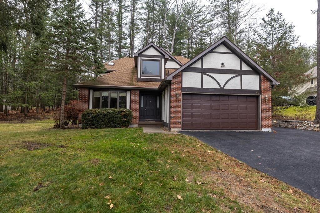 Primary Photo - 48 Hemlock Ln