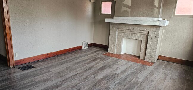 Foto del edificio - 1719 Central St