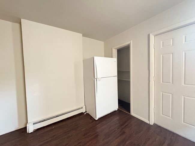 148 Broadway Ave 1R - 146 Broadway