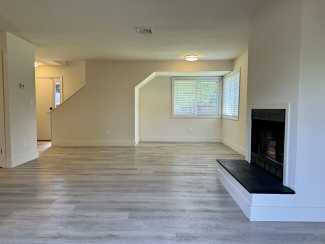 Building Photo - 74 Montoya Dr