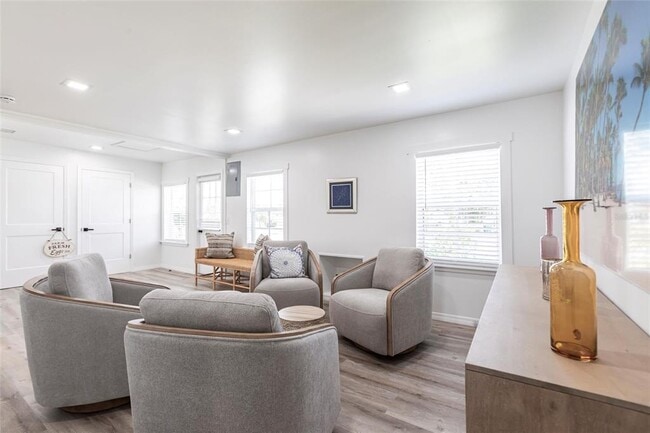 Building Photo - 640 Broadway St