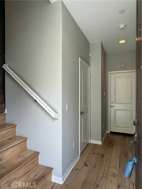 Building Photo - 2266 W Anacasa Way