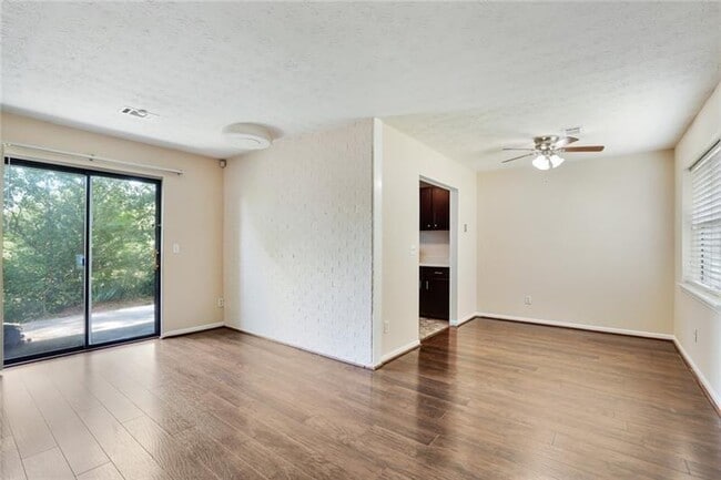 Foto del edificio - 76 Sandalwood Cir