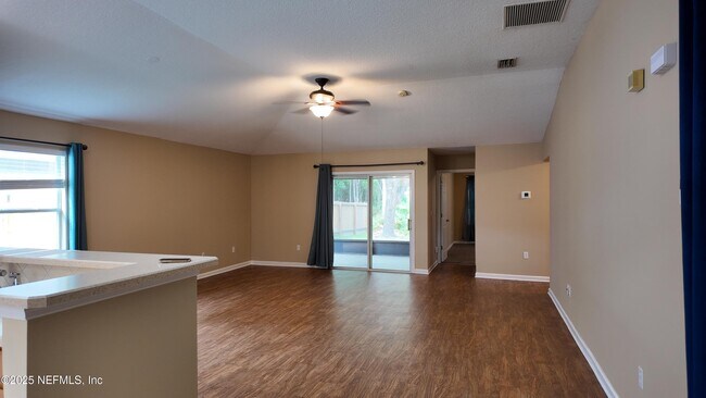 Foto del edificio - 1060 Beckingham Dr