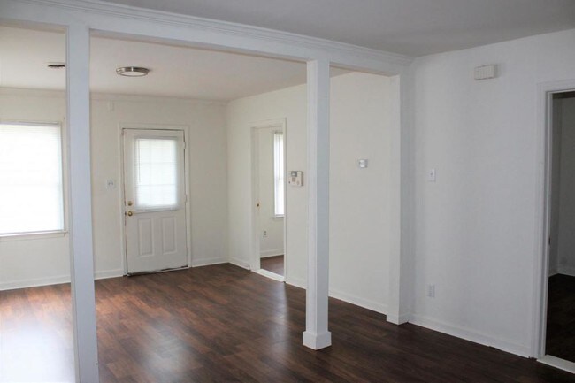 Foto del edificio - 1203 Benjamin Benson St