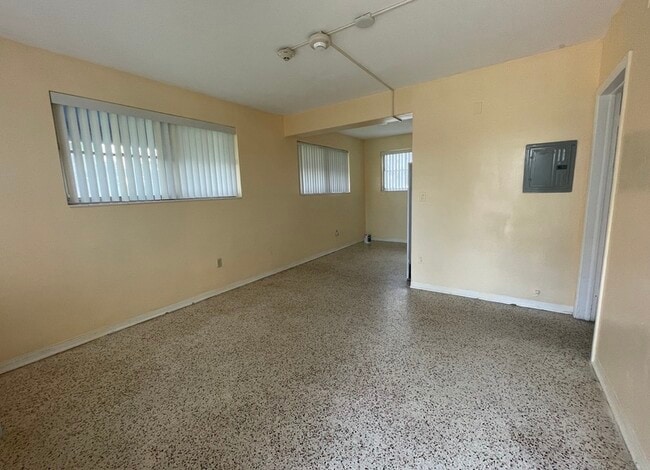 Foto del edificio - 1605 NE 126th St