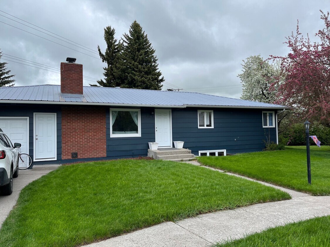 Foto principal - Midtown Three Bedroom Basement Space for R...