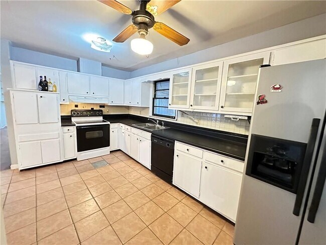 Building Photo - 364 Navarre Dr