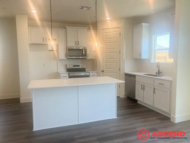 Building Photo - Brand New 4 Bedroom Home in Southwest Bake...