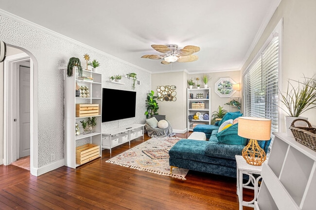 Building Photo - 6 Elwyn Rd