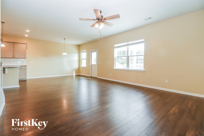 Building Photo - 458 Sanctuary Park Dr