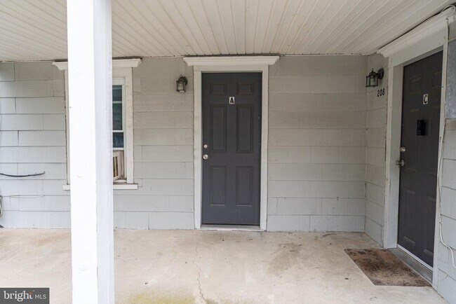 Building Photo - 208 E East St