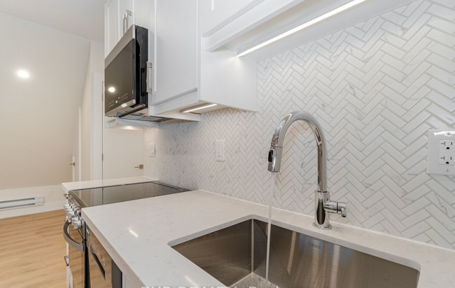 Building Photo - 73 Dewson St