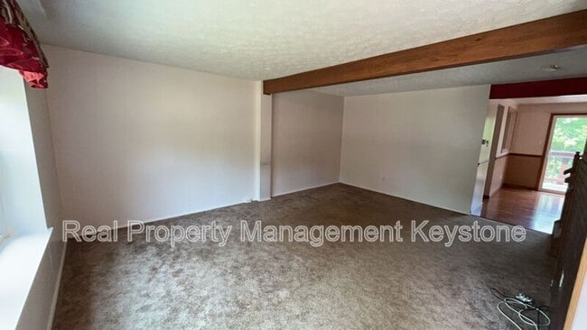 Building Photo - 176 Russets Cir