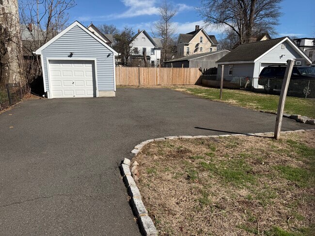 Foto del edificio - 727 Carlton Ave