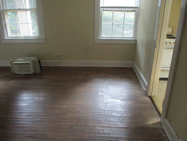 living room - 1904 Stadium Rd