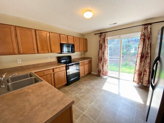Foto del edificio - LOCATION IS KEY!!  4 Bedroom House in the ...