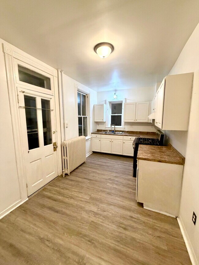 Foto del edificio - 526 Howard Ave